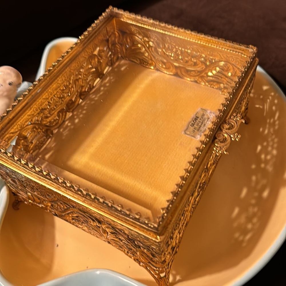 GILDED GOLD JEWELRY OR TRINKET DRESSER BOX 24k GOLD PLATED VTG 1950’s —1970’s